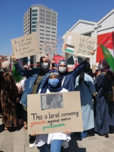 Mulheres palestinas protestando contra conflitos entre Palestina e Israel