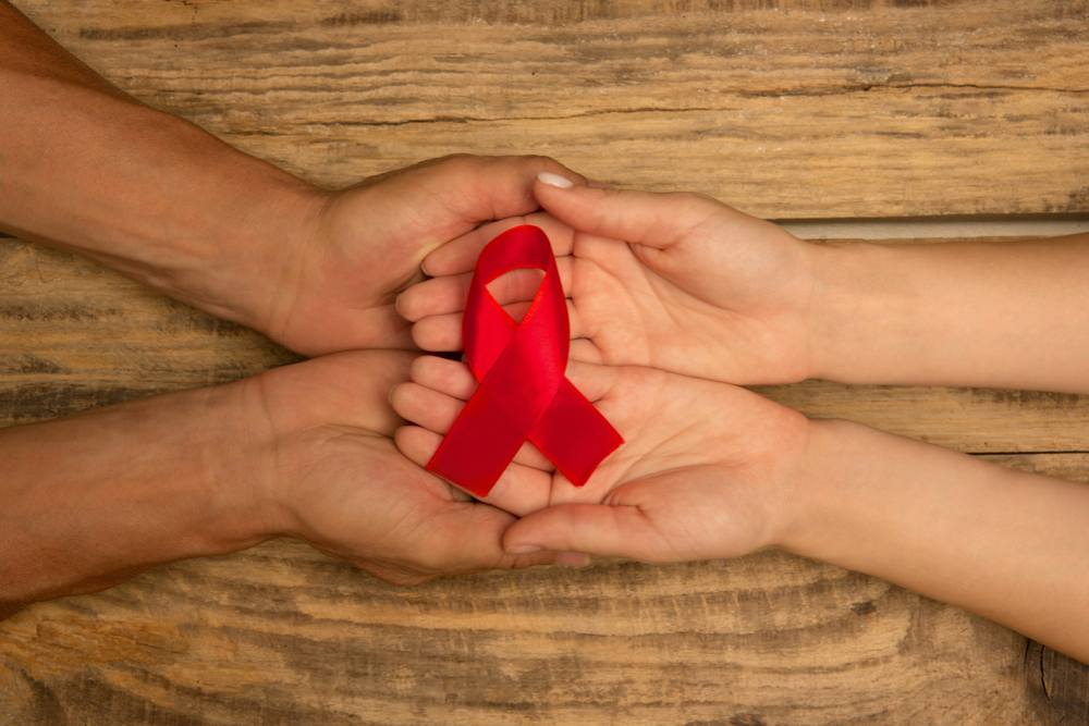 Laço vermelho para simbolizar a aids ou HIV