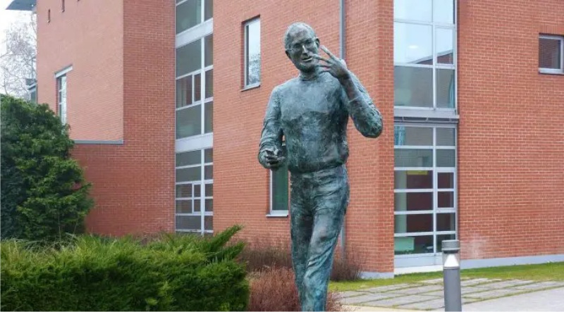 Estátua de Steve Jobs no Vale do Silício